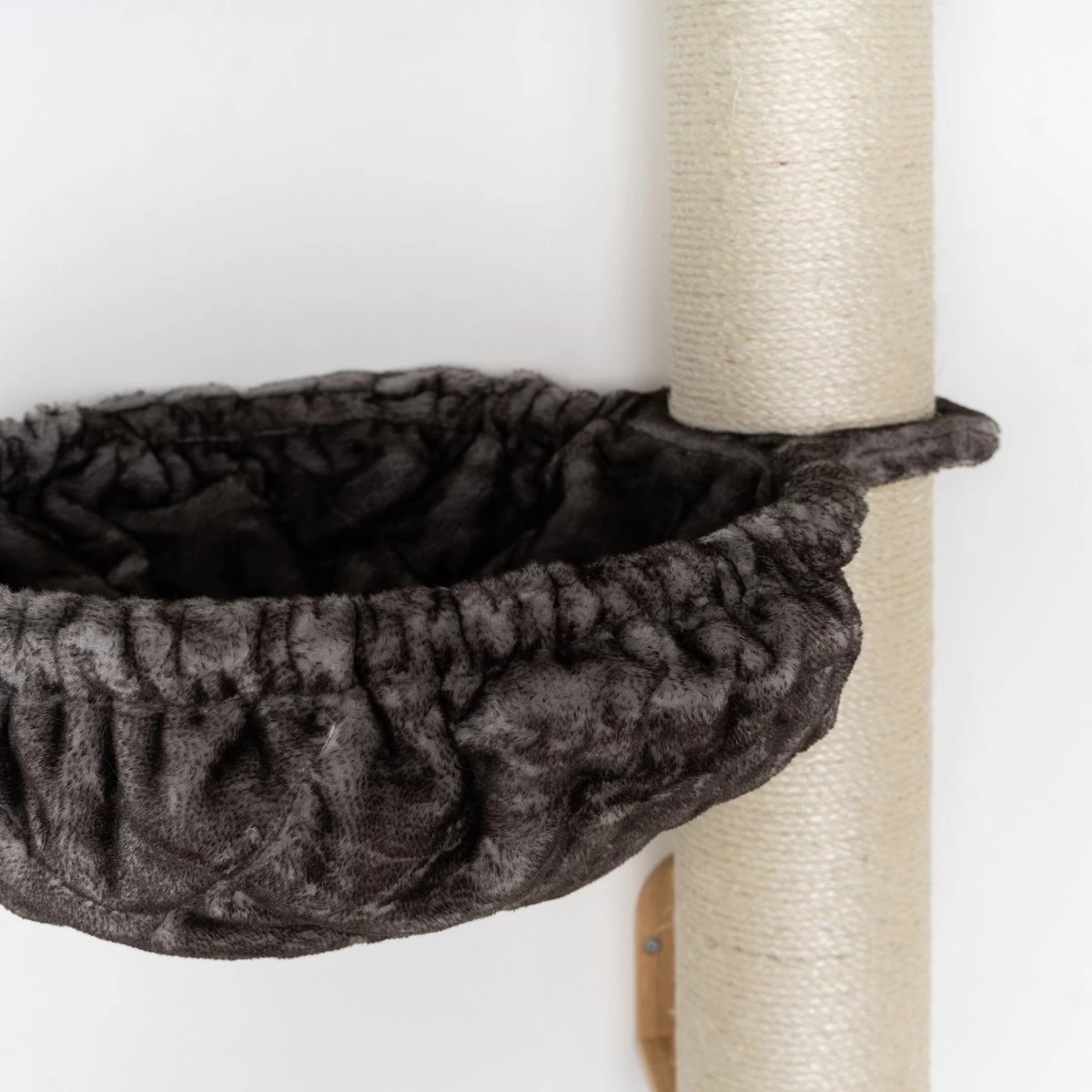 RHRQuality Wandmeubel Wandmontage Klimmuur Kat 84 X 15cm Sisalpaal XXL Met Hangmat 45cm Taupe Wand Muur Krabpaal Katten Muurbevestiging 3 RHRQuality Wandmeubel Wandmontage Klimmuur Kat 84 X 15cm Sisalpaal XXL Met Hangmat 45cm Taupe Wand Muur Krabpaal Katten Muurbevestiging